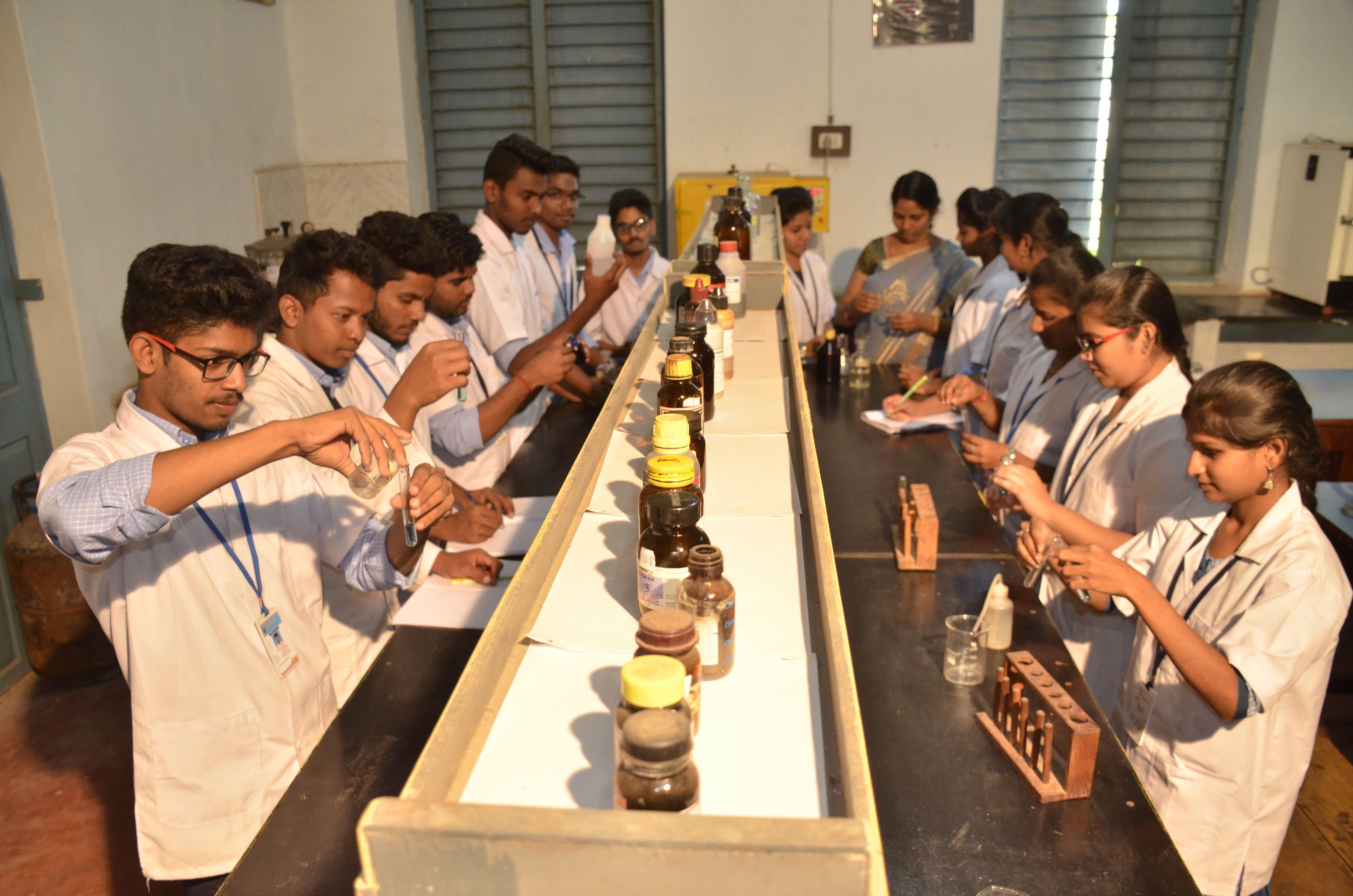 Government College (Autonomous) Rajahmundhry Laboratories photo 14